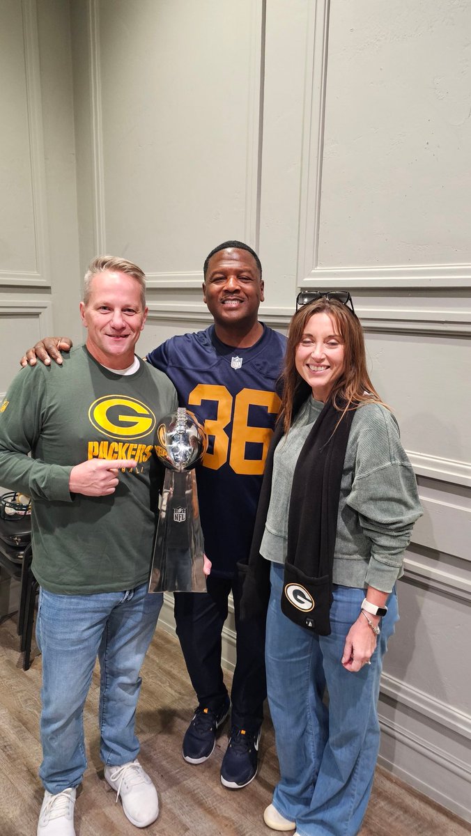 I finally met one of the greatest Green Bay Packers of all time, <a href="/leap36/">leroy butler (blue check)</a> He's also one of the nicest people you'll ever meet in person. The inventor of the Lambeau Leap, Leroy Butler! #GoPackGo