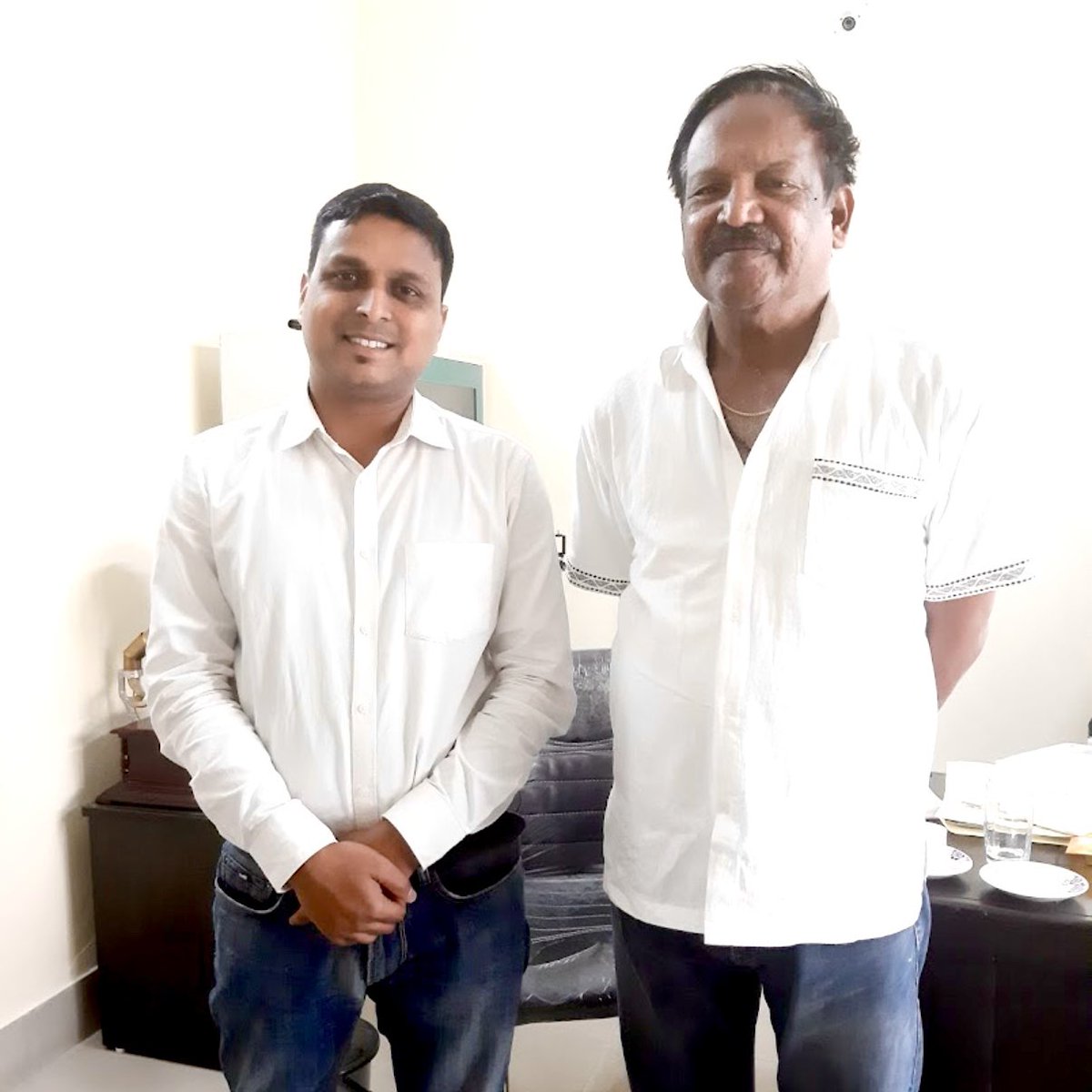 AuthorSubhransu's tweet photo. ମସଲା ମହାରଜା ଶରତ ସାହୁଙ୍କୁ ଶ୍ରଦ୍ଧାଞ୍ଜଳି
(ଫଟୋ : ଓଡ଼ିଆ ମିଡିଆ କାର୍ଯ୍ୟାଳୟ, ୨୦୧୯)

#SaratSahoo #Ruchi https://t.co/FHMpN1TqPX