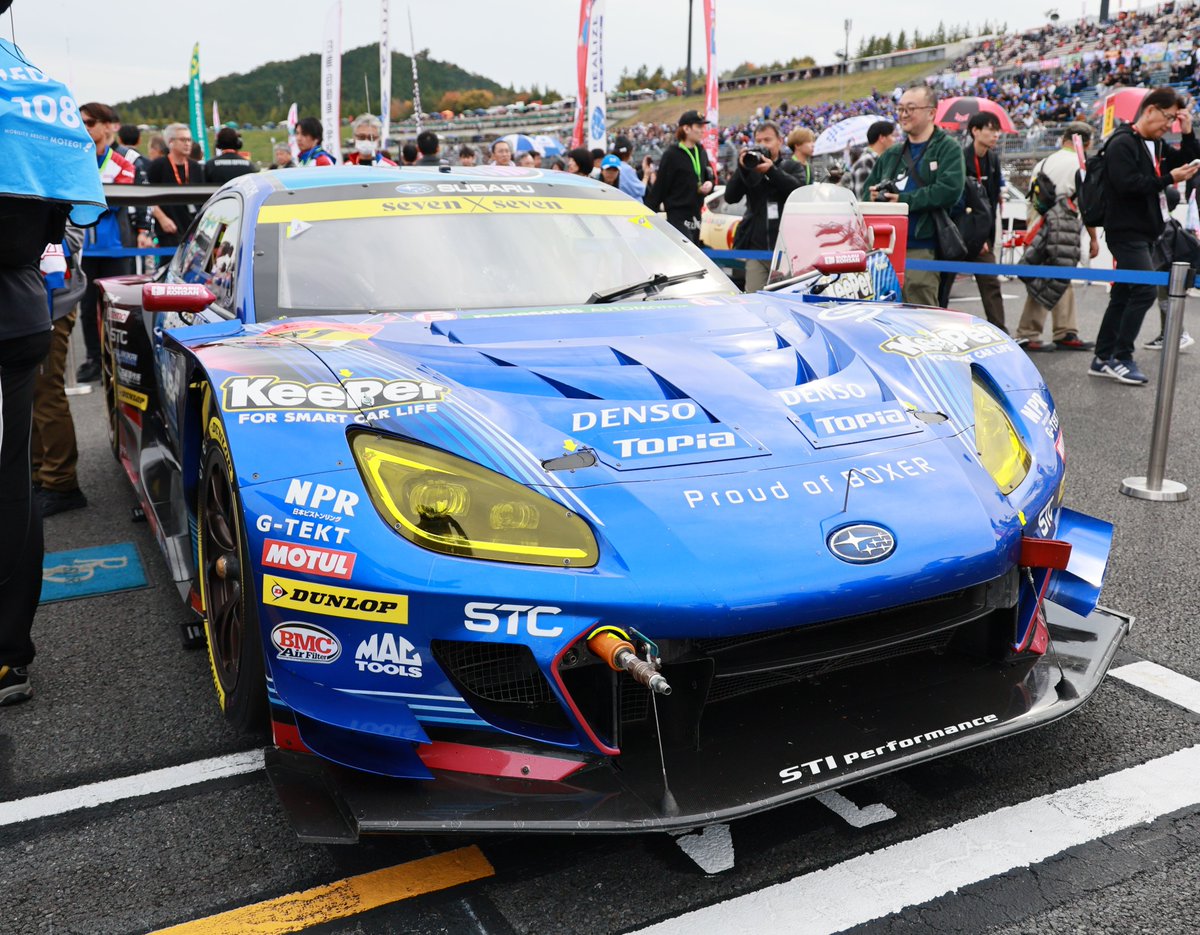 サーキットでSUBARUを応援