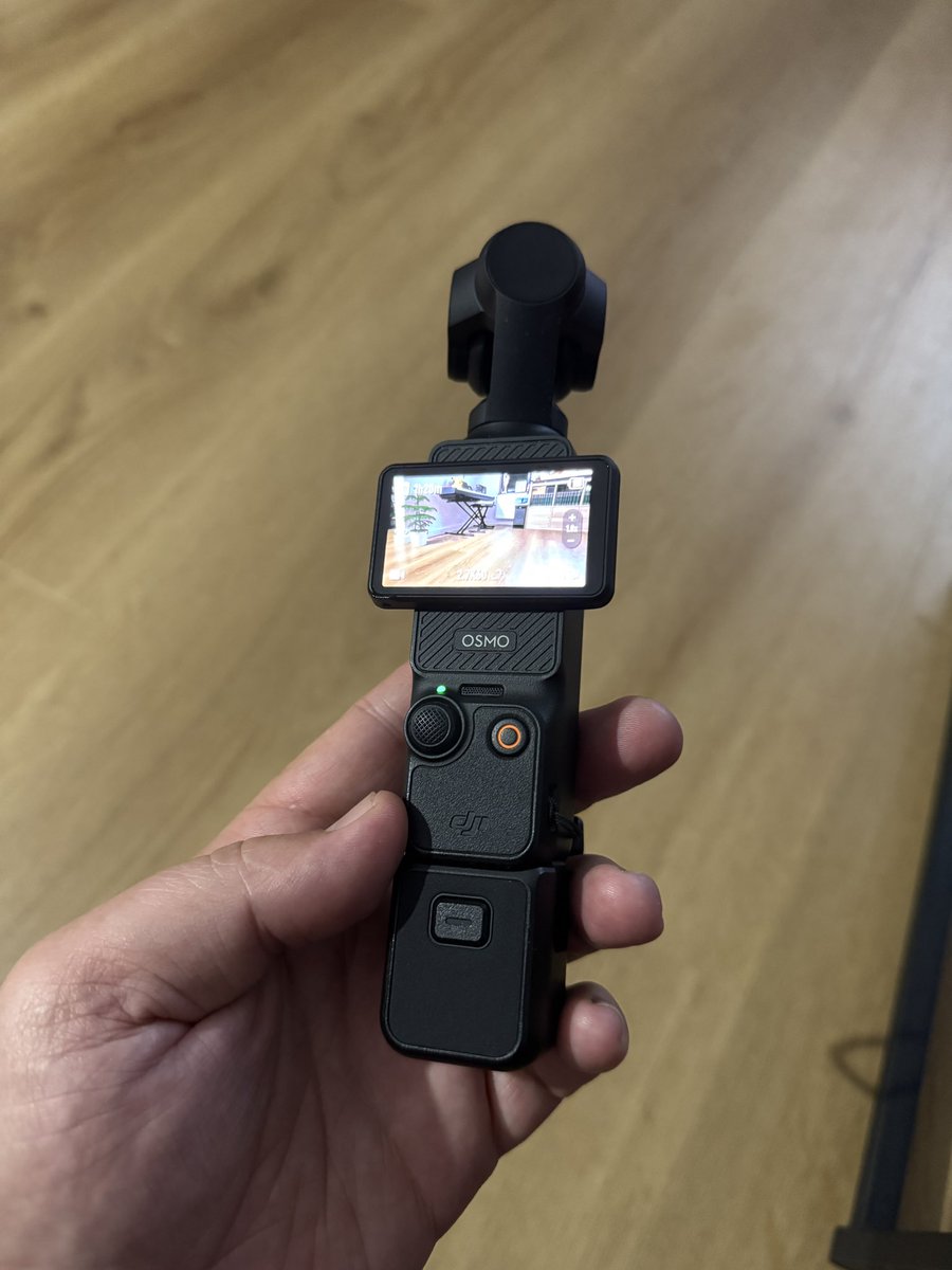 thetechunravel's tweet image. Many said this little thing is amazing but I didn’t listen. I finally get it. This thing is simply awesome! #djipocket3