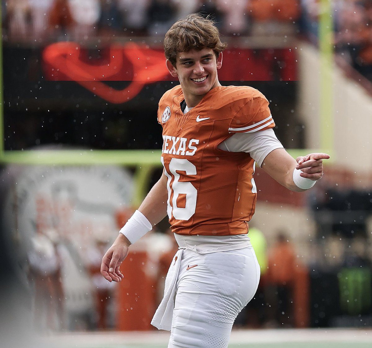 Arch Manning in his last 2 games: 

29/46 - 346 yards - 4 TDs / 1 INT 
25/33 - 328 yards - 3 TDs / 0 INT