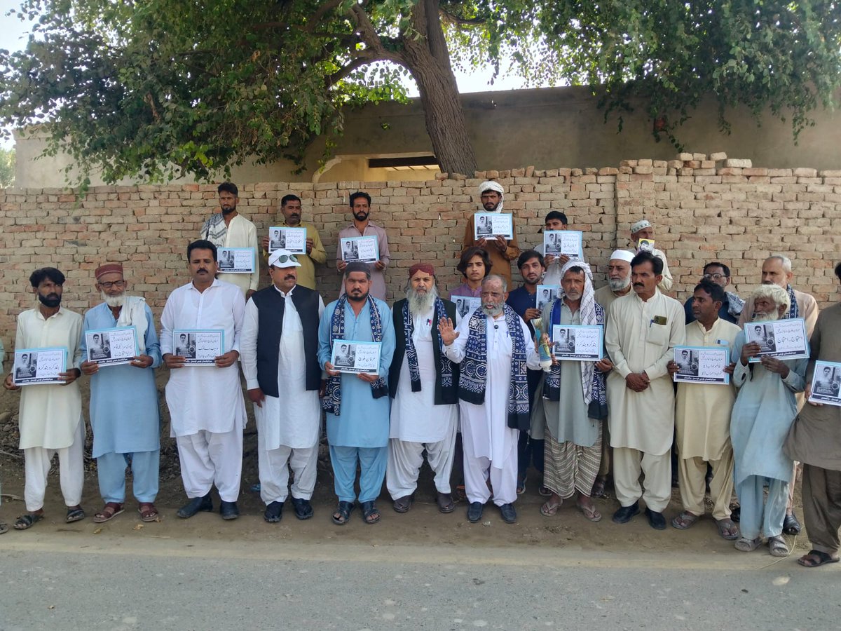 اوچ شریف۔
شہید عرفان بلوچ کی بستی بیٹ احمد میں "ظالمو جواب دو،خون کا حساب دو"کے نعرے۔