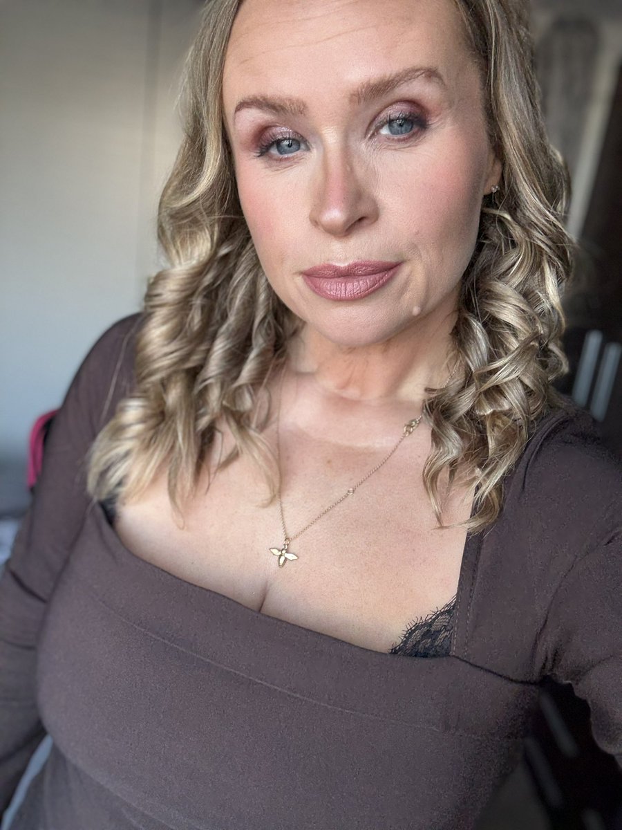 Shameless selfie Sunday … hellloooo 🤦🏻‍♀️☺️