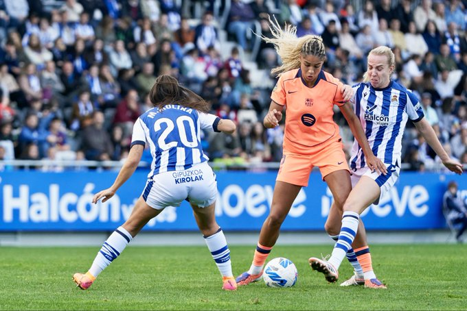 DiarioCFEM's tweet photo. FINAL DE JOGO!

O Barcelona sofre sua primeira derrota da temporada no campeonato espanhol!

No segundo tempo o time até tentou reagir mas muito longe do que tá acostumado a apresentar.

jogo bem fraco em todos os sentidos. https://t.co/1dehGOQsIt