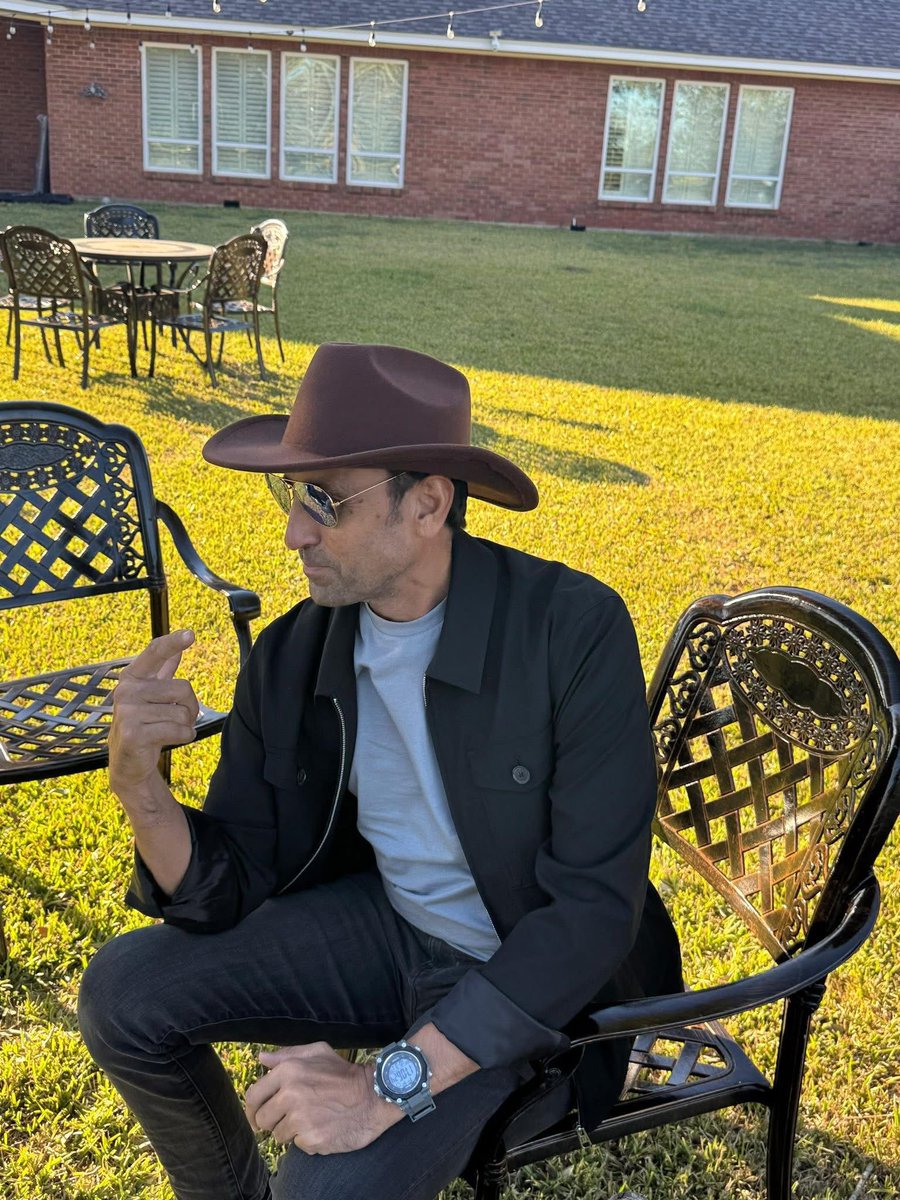 YounusK75's tweet photo. When in Texas… you tip yer hat and blend right in. 🤠 https://t.co/bcKLSir7rz