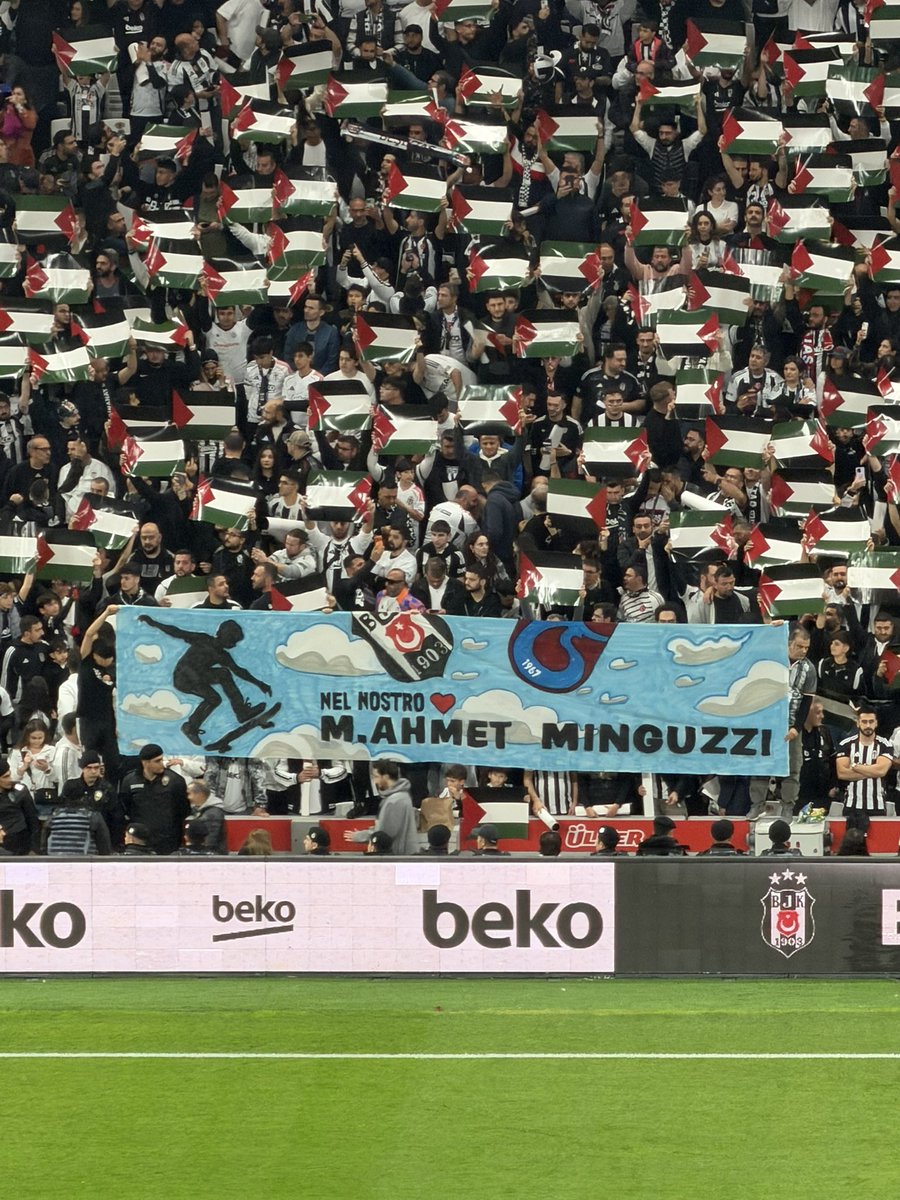 cifturnike's tweet photo. Beşiktaş tribünlerinden Fenerbahçe derbisi öncesinde Mattia Ahmet Minguzzi pankartı! https://t.co/9X1duhTIk5