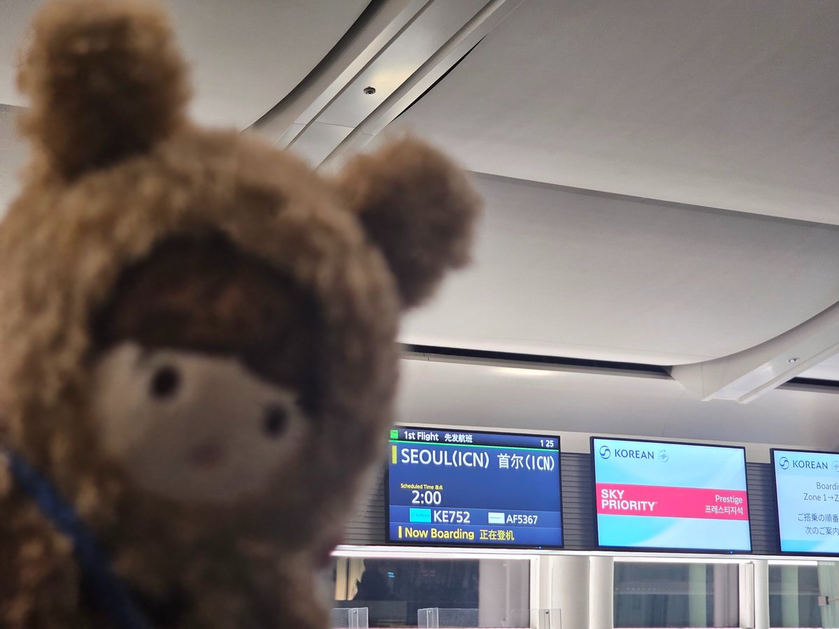 💜251102
何より、新曲が聴けて本当に良かったです！
チャンソンがどんな思いで準備したのか伝わる、素敵なコンサートでした。
Jun.Kとのステージも見たかったです🥲
平日なのが🤧
今回のツアーはこれが最初で最後ですが、応援しています！✨
頑張ってくださいね💪