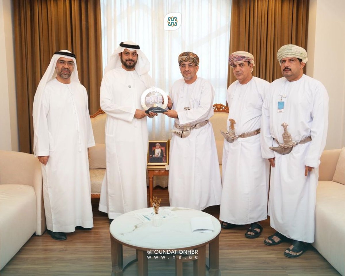 استقبل سعادة الأستاذ الدكتور عبدالله بن خميس أمبوسعيدي، وكيل وزارة التربية والتعليم في سلطنة عُمان، وفد المؤسسة برئاسة سعادة الدكتور خليفة السويدي - المدير التنفيذي، وسعادة الدكتور سليمان الحمادي - عضو مجلس الأمناء، لبحث سبل التعاون وتعزيز العلاقات المشتركة.