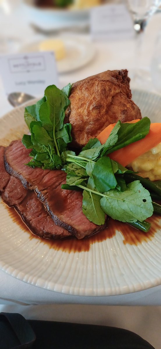 Lucy_Worsley's tweet image. Been flitting around Europe but I had a whole day at home! Time to trim my nails, re-pack my case, and have a roast lunch 😋