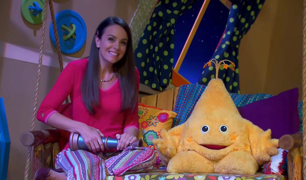 layxsnv's tweet image. todays kids have ms rachel, but i had nina n star🫶🏼🥰