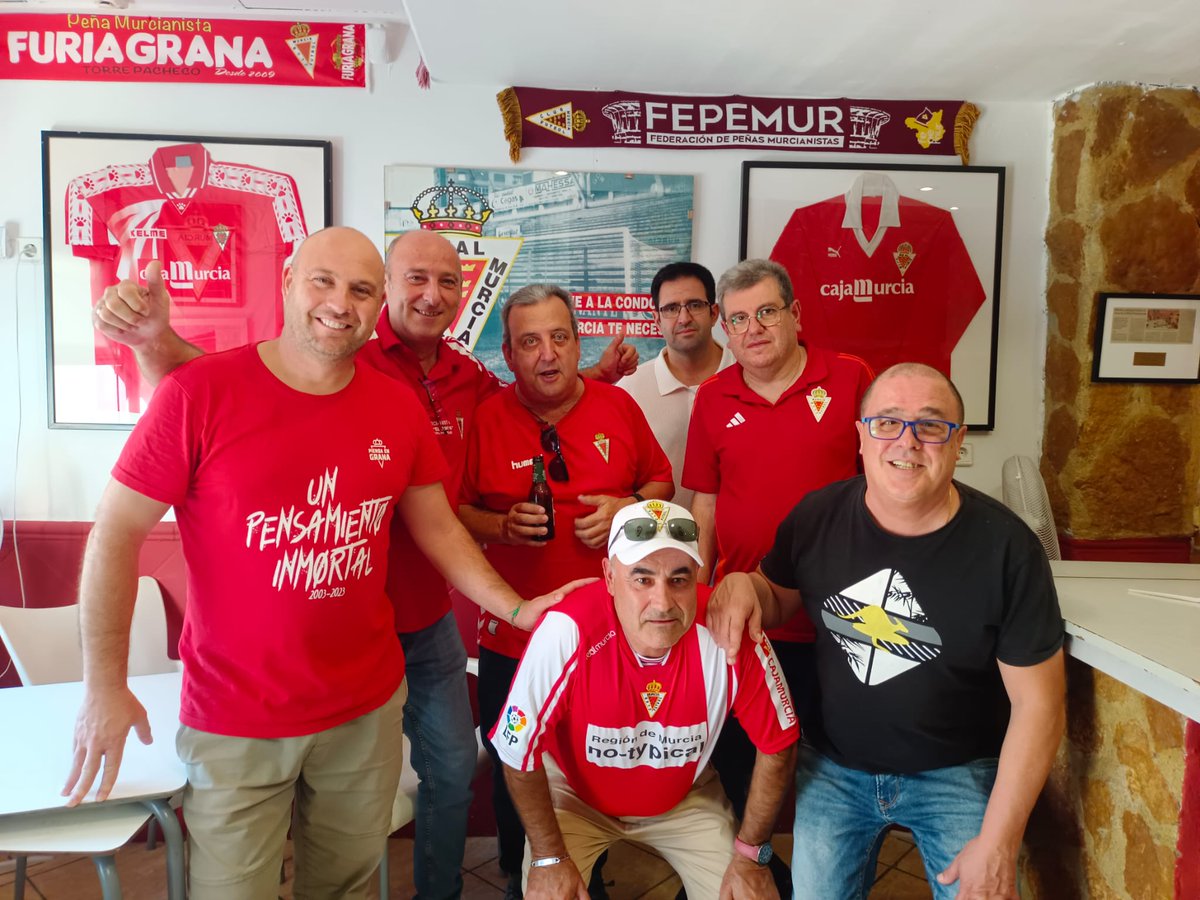 Vivir una jornada en la sede de la <a href="/ppinatarense/">Peña Pinatarense RMUCF</a> debería ser un acto obligatorio para cualquier Murcianista. Gente encantadora en un ambiente pasional con toque vintage donde encontrarte con muchos compañeros de grada. GRACIAS a <a href="/victorbueno/">victor bueno</a> y a tus peñistas por todo.