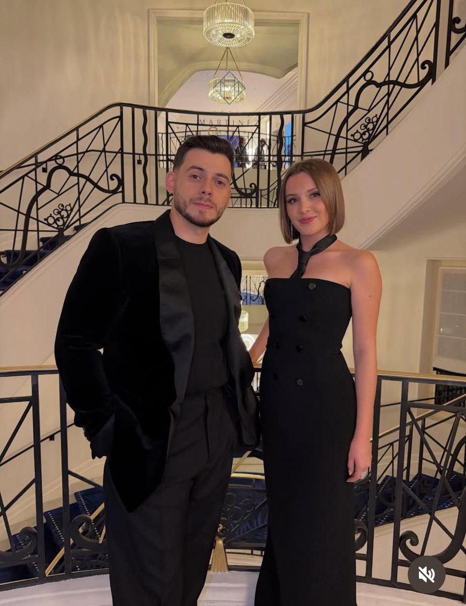 carlamusicoff_'s tweet photo. Merci du plus profond du cœur pour ce moment qui restera gravé à jamais….
Vous avez transformé nos vies en un rêve éveillé, en une histoire qu’on n’osait même pas imaginer
Votre présence, vos regards, vos voix, vos cœurs…
Sans vous, rien de tout cela n’aurait existé ❤️ https://t.co/pURamVRRwT