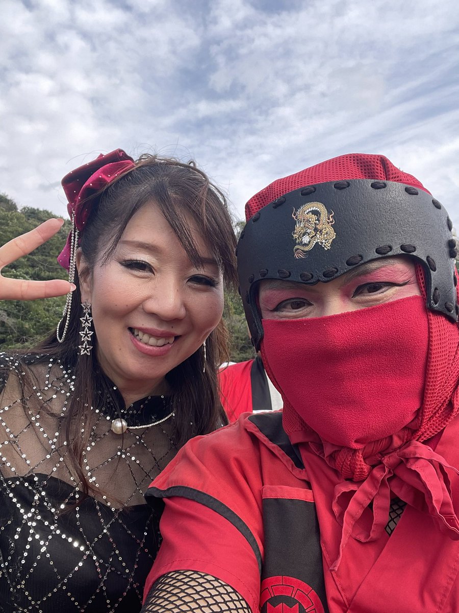 本日11月2日。徳島の三好長慶武者行列祭りに参加して来ました😊
今度は大阪の三好長慶武者行列に行こうと思ってます✨
歌手の美怜さくらさんのライブは聞き入ってしまいました✨‼️
また来年も来て欲しいです👍
キッチンカーの食べ物も美味しかったし武者行列も楽しかったです⭐️