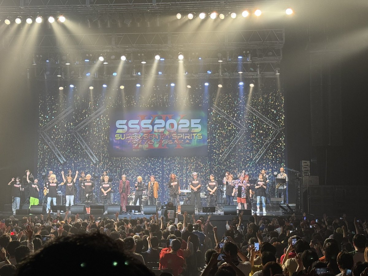 basketaka39's tweet photo. 今年も超超超最高のSSSでした✨️
念願の2Daysは50のレッド達と参加🙌
クッシーの力強い歌も聞けたし、御大はあと10年歌ってくれるし、アコギコーナーはめちゃくちゃ感動したし、本当に生きててよかった😭
 #SSS
 #スーパー戦隊魂2025
 #スーパー戦隊50周年
 #語り継がれる伝説 https://t.co/9oK0KdzyAd
