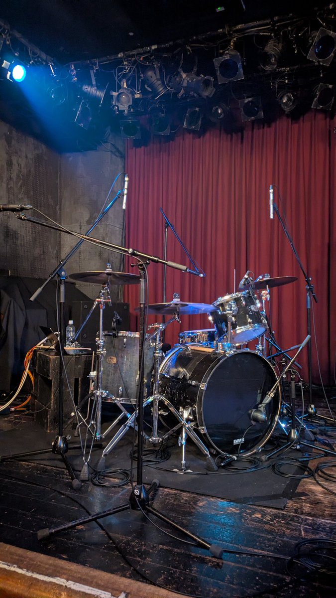 うたこす、ビール片手に公園散歩するのは良いけど、熊には気をつけてね🐻🍺