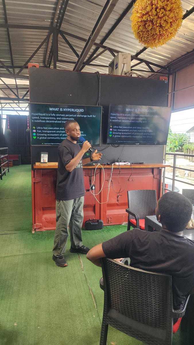Ovar_lordcrypto's tweet image. Hyperliquid NG Port Harcourt #1 meetup was a success... held 31st October, 2025

hosted by @unclewunderr, Co-lead Hyperliquid NG
moderator @MarvvyFC 

highlights from the event🧵

- merch given to attendees at the event with related ecosystem project stickers.

- to the next…