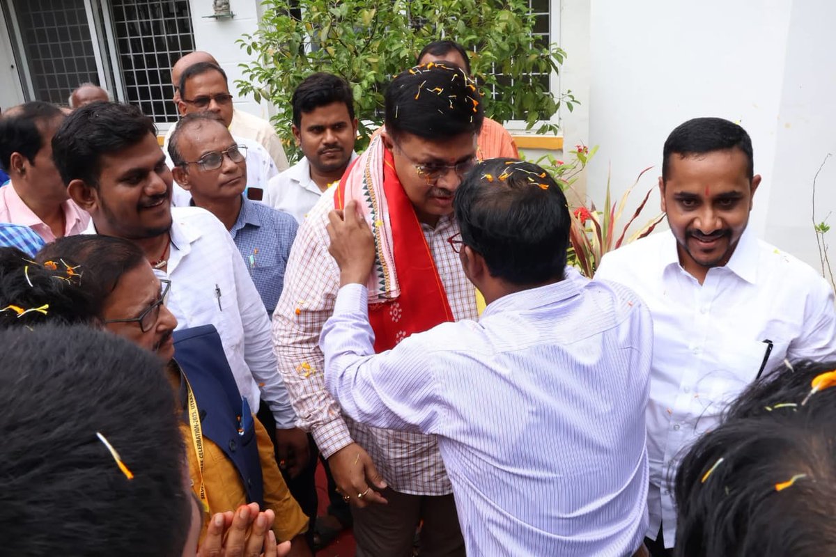 PrithivirajBJP's tweet photo. ଦିବ୍ୟାଙ୍ଗ ବିଦ୍ୟାର୍ଥୀ ମାନଙ୍କ‌ ଶିକ୍ଷା ପାଇଁ ବିଦ୍ୟାଳୟରେ ସ୍ବତନ୍ତ୍ର ଶିକ୍ଷକ ନିଯୁକ୍ତି ନିମନ୍ତେ ଦୀର୍ଘ ଦିନଧରି @Osefd123 ସଂଘ ଦାବି କରି ଆସୁଥିଲା,ତାହା ନିଯୁକ୍ତି ହେବା ନେଇ ମାନ୍ୟବର ମୁଖ୍ୟମନ୍ତ୍ରୀ ଶ୍ରୀ @MohanMOdisha ଓ ମାନ୍ୟବର ବିଦ୍ୟାଳୟ ଓ ଗଣଶିକ୍ଷା ମନ୍ତ୍ରୀ ଶ୍ରୀ @NityanandaBJPଙ୍କ ଅନୁମୋଦନ ମିଳିସାରିଛି।(୧/୨) https://t.co/8T8X7E0jZV