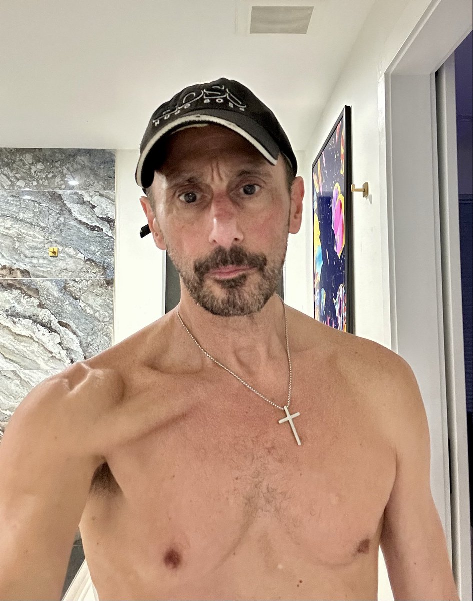 markdoremi's tweet image. Chilling