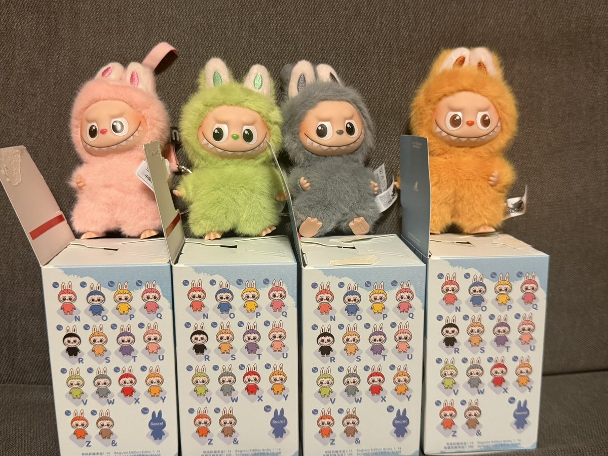 yuta09291995's tweet photo. 【交換・譲渡】
POP MART ラブブ PIN FOR LOVE イニシャルキーホルダー
譲)画像のもの 

求) R、定価(1815円+送料+手数料)
アプリ通し優先、郵送も可能です。
お心当たりのある方いらっしゃっいましたらよろしくお願い致します。

#ラブブ求　#ラブブ譲 https://t.co/d7lxOnelB4