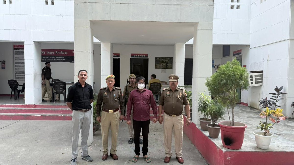 noidapolice's tweet photo. थाना बीटा-2:- 75.57 लाख रूपये की धोखाधड़ी करने वाला वांछित अभियुक्त गिरफ्तार। https://t.co/2uOsLiaz9X