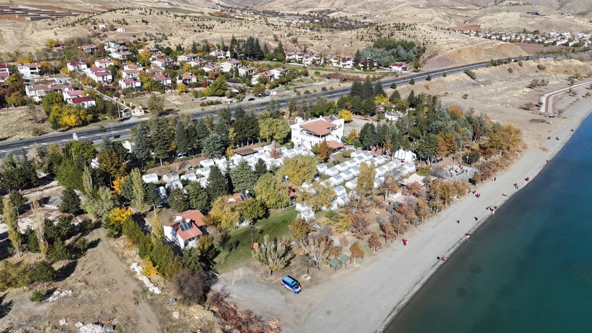 📍Sivrice/Hazar Gölü
“Afete Hazırım Kampı” 31 ekim-2 kasım 4. Bölge Genç Kızılay kampına 17 ilden 350 gönüllünün katıldığı kampı Elazığ Afet Müdahale Merkezi Müdürlüğü olarak kurulumunu sağladık. Kamp etkinliğini her aşamasında emeği geçen herkese teşekkür ederim.