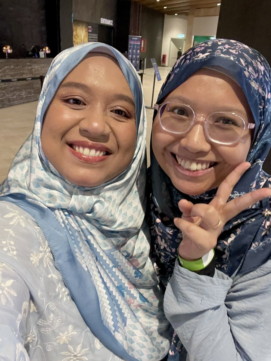 Photos with Inseo 💙💙💙💙 Ada yang bertegur tapi tak sempat bergamber 💙💙💙💙 Thank you yang tegur 😭 Kitanya kalut sampai lambat 😭 Thank you <a href="/sinichi4W/">bell | 🇲🇾</a> <a href="/yakobsdaughter2/">TIQ4H</a> <a href="/kpopislyfeeeeee/">ChodingInLuv</a> for the lovely freebies &amp; tauhu begedil 💙💙💙💙