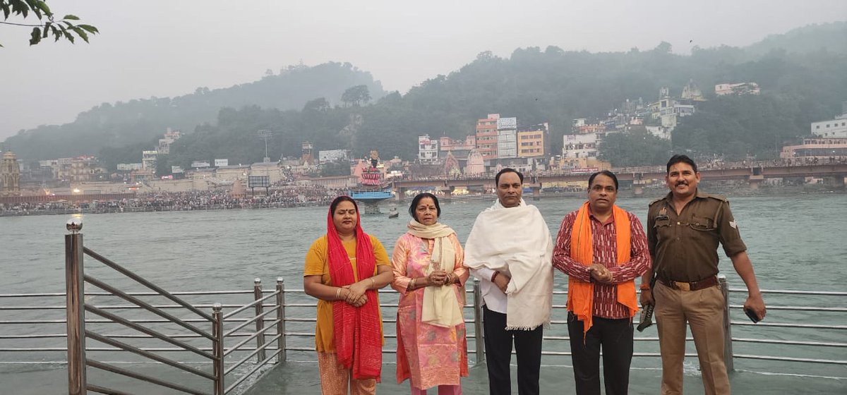 MlcSuresh's tweet image. हरिद्वार की पवित्र धरती और रूड़की की ऊर्जा से भरे वातावरण में विभिन्न कार्यक्रमों में शामिल हुआ।
गंगा मैया जी में स्नान की अद्भुत अनुभूति से लेकर स्थानीय लोगों के आत्मीय स्वागत तक हर क्षण प्रेरणादायक रहा।
#Sureshkashyap