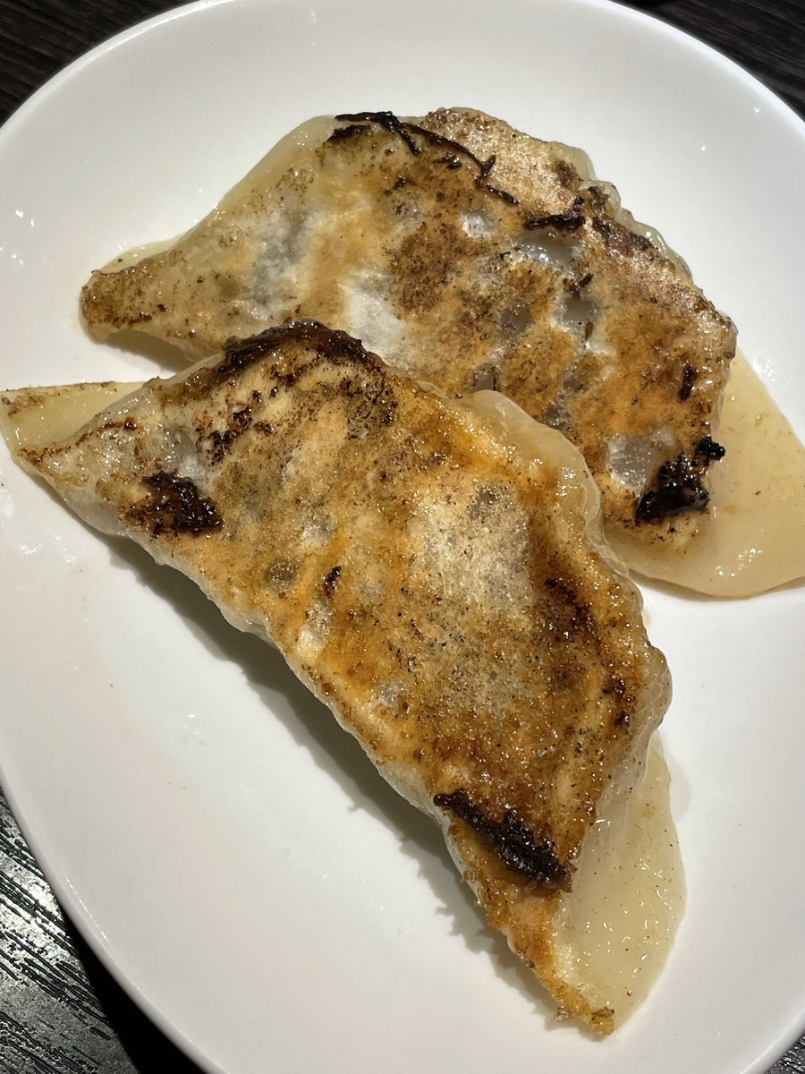 jira1010's tweet image. 中華そば十目一八食堂

濃厚鶏そば
味玉
餃子

バッサリ荒んだ心を癒すべく
トメイチへ

売り切れ必至の限定麺
いただけました✨

1日散々苦戦したのに🎰
アッサリ簡単に確定でました🌈🏆🥹

心もおなかも満たされて
冷え切った夫とも会話が生まれました

そのくらい美味しいので
鬼おすすめ！