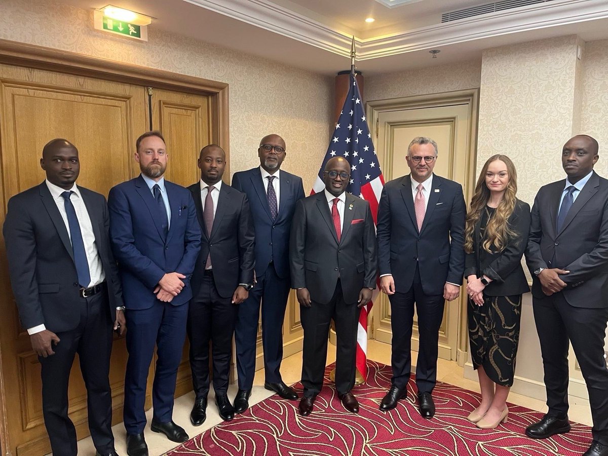 Count 1, 2, 3, 4, 5, and when you reach 8, please tell me who you see. 🪶

Whenever Rwanda talks about defensive measures and the actual situation in Congo, they bring evidence.

That man right there has evidence of every lie Tshisekedi and his regime spread.

Number 5, Minister