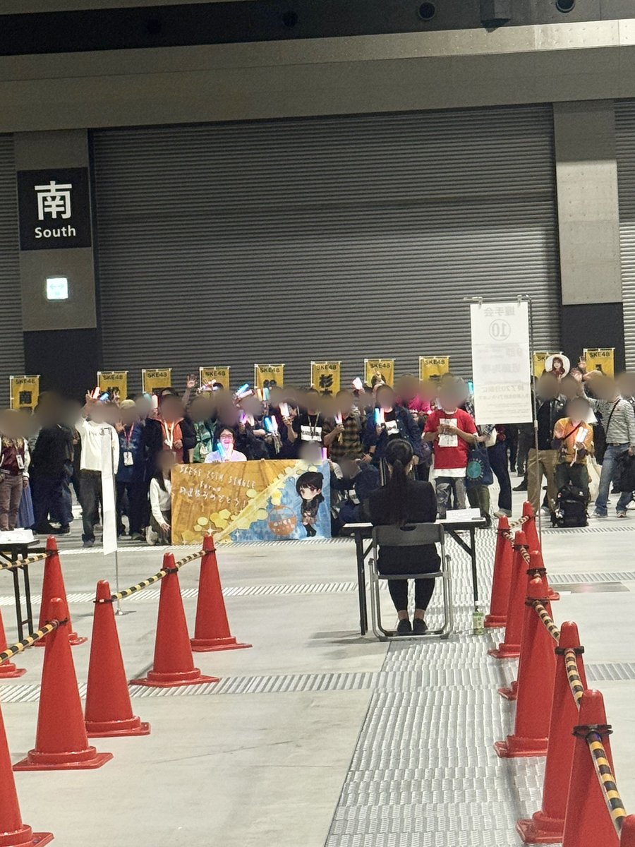 本日の握手会もヲタクたくさん！！😭

2日間、お祝いの横断幕もありがとう！
握手会が終わった後、ほのの姿が見えなくなるまでみんな手を振ってくれて沢山愛を感じました！🥹🫶🏻
大好きだよーー！！！相思相愛