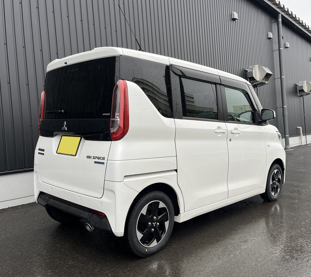 冬タイヤ ＋ ホイール を 新調 しました。
冬タイヤ は BS ブリザック VRX2  ( 155/65R14 75Q )。
ホイール は ニッサン ルークス ハイウェイスター Ｘ 前期型 純正
14インチ アロイホイール を 新たに 純正流用 しました。
センターキャップ は スリーダイヤ マーク ( 4252A159 ) に 換装 しました。