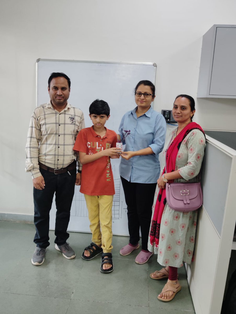 RSCRajkot's tweet image. World Jellyfish Day at RSC Rajkot was a splash! 🌊🎉 Visitors got stung by curiosity &amp;amp; learned lots! From Documentary screening, Fun facts to Quiz🐳 #JellyfishDay #RSCRajkot