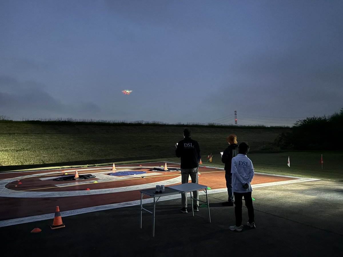 『やはり日々の小さなことの積み重ねが重要』

操縦技術力をアップさせることはダイエットすることに似ていると思う。

短期間で集中的にやる方法もあれば無理なく少しずつやることも出来る。

言えるのは目標に到達するには過程が必要。

閃きなどでいきなり到達することはない。

＃ドローンスクール