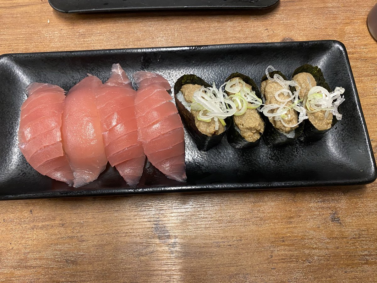 本命の #ズワイガニ 以外にも、カニクリームコロッケや蟹とイクラの炊き込みご飯･蟹焼売･かにみそとマグロのお寿司etc...をハイボールと一緒に平らげました🥃
いや〜蟹を食べる時ってついつい黙々となっちゃうのはお約束よね(笑)🦀🍣
#かにざんまい