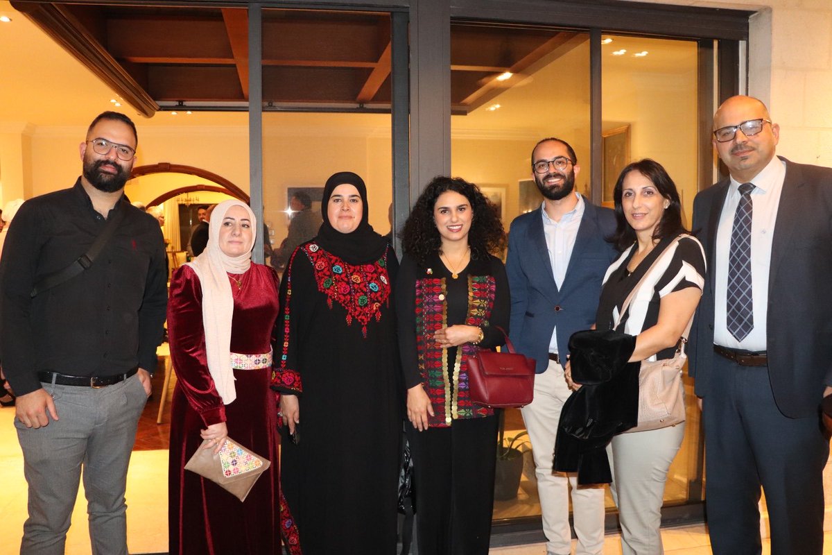 استضافت السفيرة بولجر بفخر، خبراء في التراث من مختلف أنحاء المنطقة، والمملكة المتحدة، وأيرلندا، في مقر الإقامة الايرلندي، نهاية هذا الأسبوع.

كانت فرصة رائعة لتبادل الآراء حول أهمية العمل المناخي في الحفاظ على التراث الثقافي المتميز للمنطقة.

#ClimateAction #CulturalHeritage