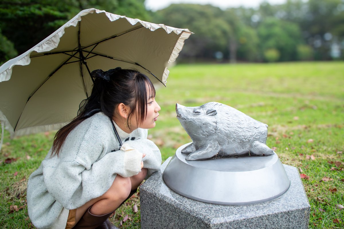 江東区某公園周辺撮影会
2025/10/25(土)
ここりん
うし年のここりんがドラゴンボールを盗もうとしてる😆

#ここりん
#topmodelschool
#東京モデル撮影会