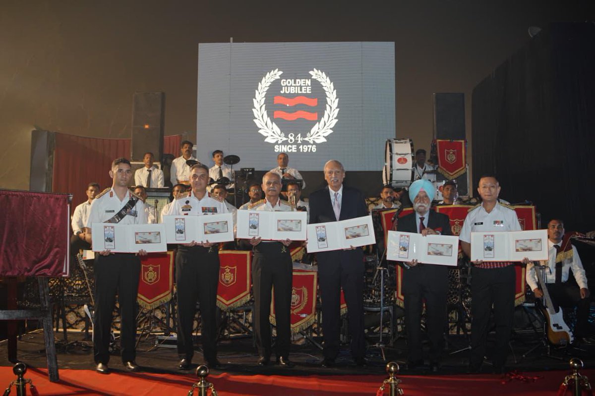 🇮🇳 #GoldenJubilee | #ArmouredCorps
Forged in steel, bound by honour.
An elite Armoured Regiment of the #GoldenArrowDivision celebrated 50 glorious years of Valour, Sacrifice &amp; Selfless Service to the Nation.
Lt Gen Ajay Chandpuria, AVSM, VSM, GOC #VajraCorps, lauded the