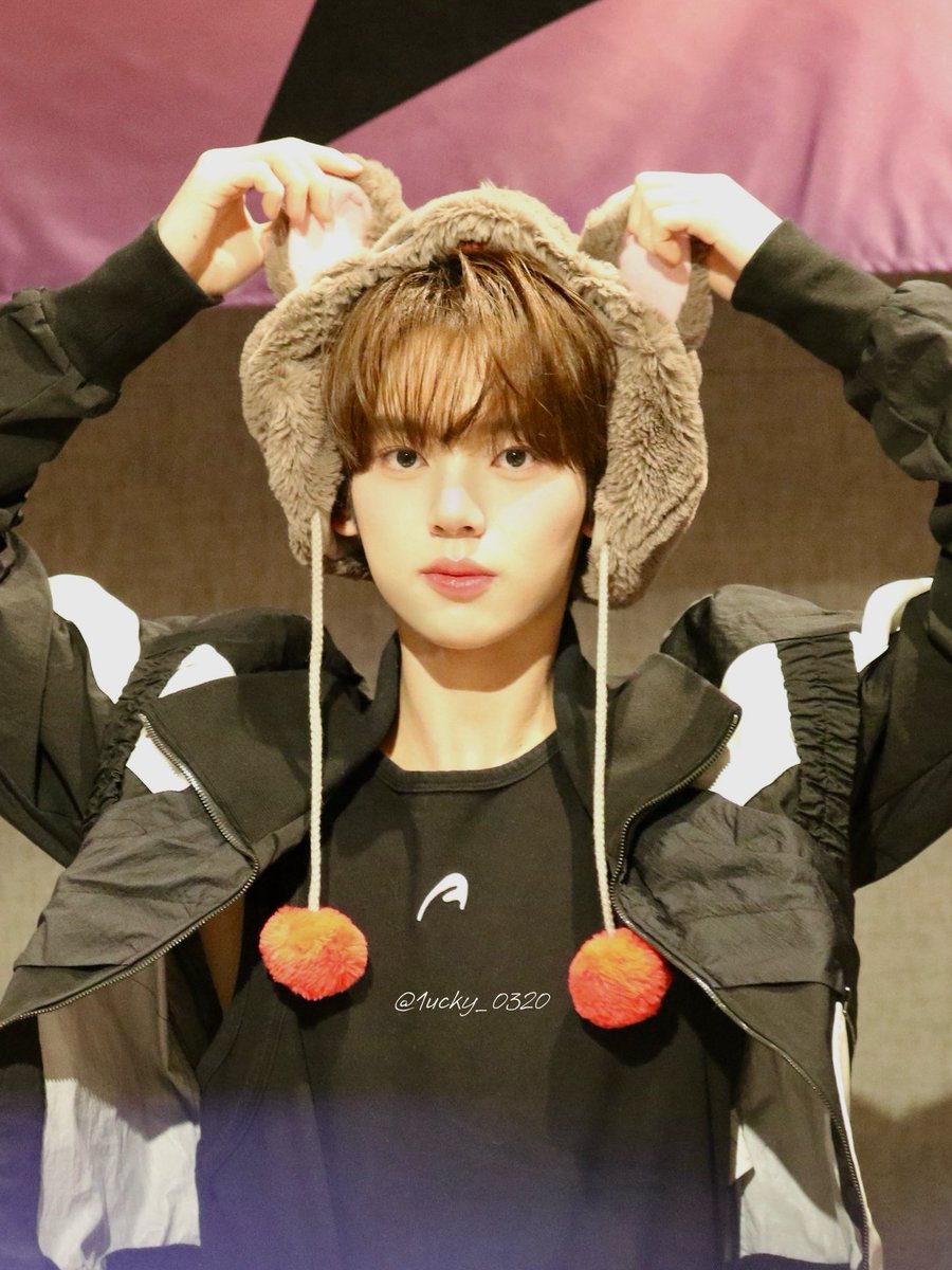 1ucky_0320's tweet image. 251102  일본 팬싸 

#HANYUJIN #한유진 #ハンユジン #韓維辰 #ZEROBASEONE #제로베이스원 #zb1 #제베원