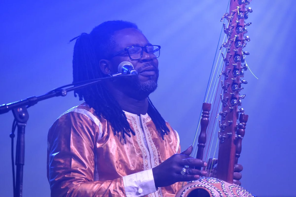 Extrarradios inaugura su eclosión sonora en Ayerbe. La nave del SENPA acogió la primera velada musical del festival, con las actuaciones de La C.O.S.A., Stranded Horse &amp; Boubacar Cissokho, El Nido y Dulzaro
👇👇👇
eldiariodehuesca.com/cultura/extrar…