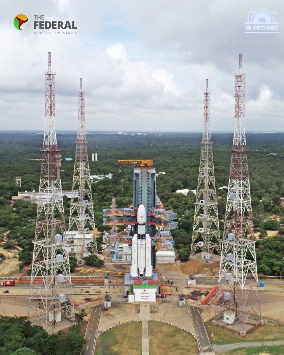TheFederal_News's tweet image. IN PICTURES | ISRO has launched CMS-03, its heaviest satellite, onboard its fifth-generation rocket LVM3M5, also known as ‘Bahubali’, into space.

Read more : thefederal.com/category/news/…

#ISRO #RocketLaunch #Bahubali #Sriharikota #Space #Communications