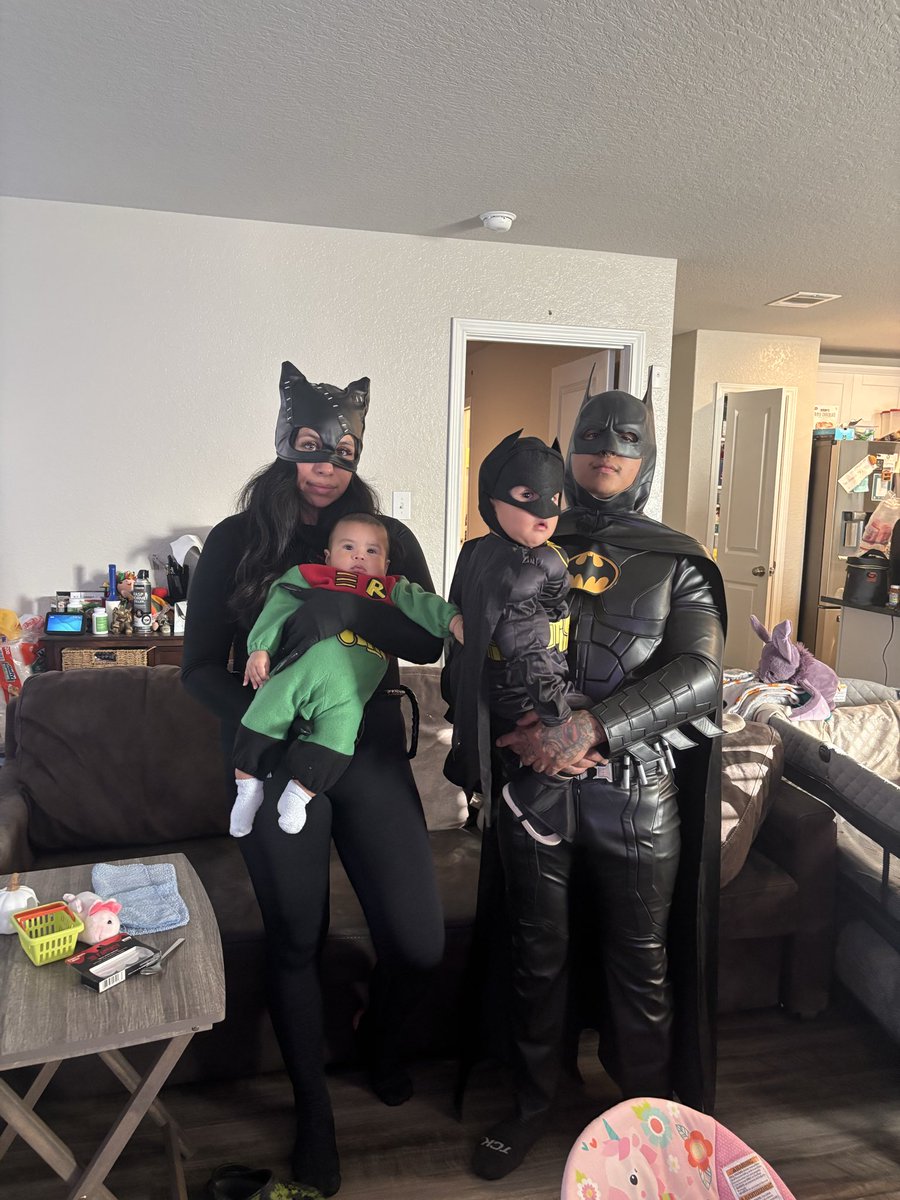 Mark__Gvrza's tweet photo. Halloween was nice this year :)
@mikegvrza https://t.co/0sawHSKT2I