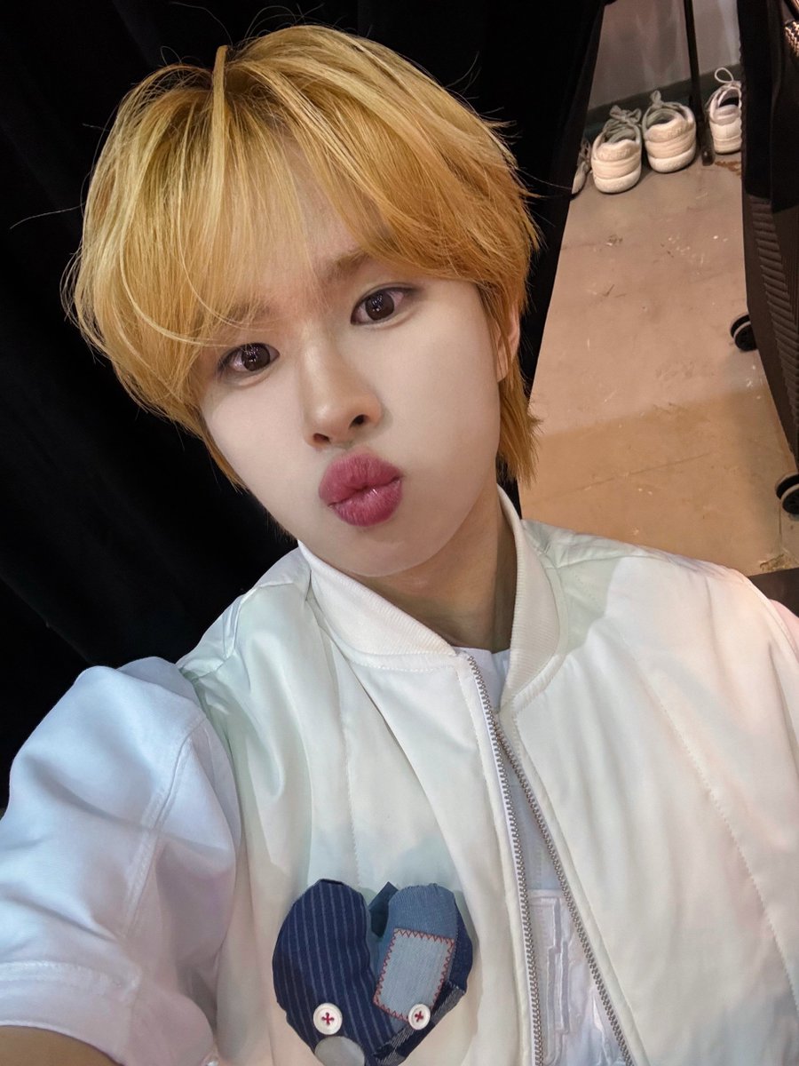 TWS_PLEDIS's tweet image. 이번 미니 4집 활동이 오늘로서 마무리되었네여..
정말정말 기대하고 또 설레면서 준비했던 이번 앨범이 마무리된다고하니 아쉽기도 하고 또 후련하기도 한데여. 
이번 앨범을 통해 더 많이 성장하고 사이들과도 더 친해진 거 같아서 너무 기분이 좋네여 
앞으로도 오래오래 봐여ㅕ 영원히…