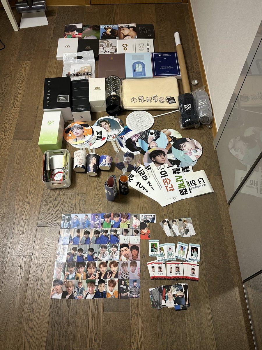 rlatjdrbdn's tweet photo. 인피니트 굿즈 양도합니당
가격은 제시해주세요

인피니트, 성규, 우현 응원봉 다잇구요
앨범도 있고 시즌그리팅 굿즈들도 다 있어요
포카도 있으니까 디엠 주세용 https://t.co/nmIv8L4GSD