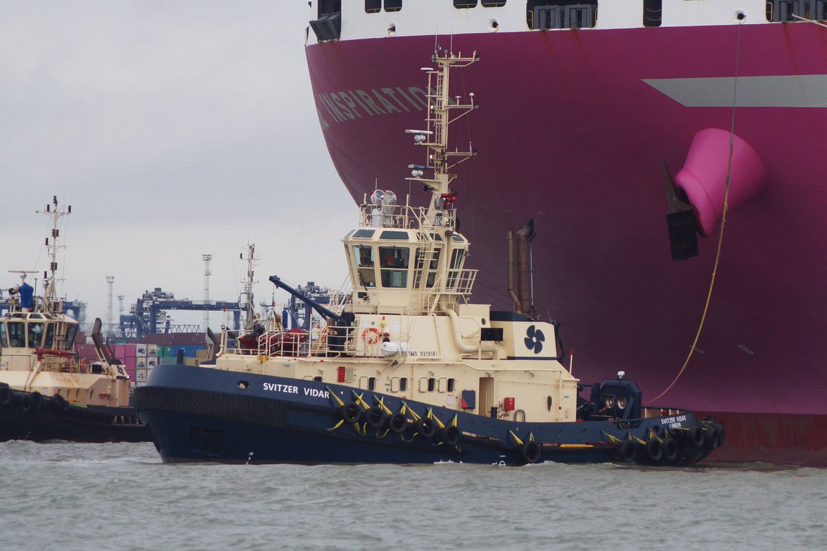 SVITZER VIDAR working at the Port of Felixstowe.