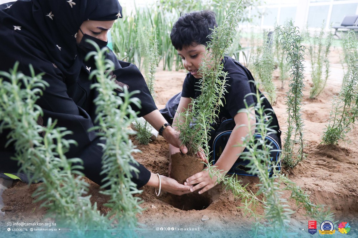 وتأتي هذه الفعالية ضمن برامج جمعية المدينة للتوحّد “تمكُّن” الهادفة إلى تمكين المستفيدين ودمجهم في المجتمع من خلال أنشطة مستدامة تُسهم في تنمية مهاراتهم وتعزيز مشاركتهم الفاعلة، بما يواكب الجهود الوطنية في تحقيق الاستدامة البيئية.

#تمكّن | #المدينة_المنورة | #موسم_التشجير_الوطني