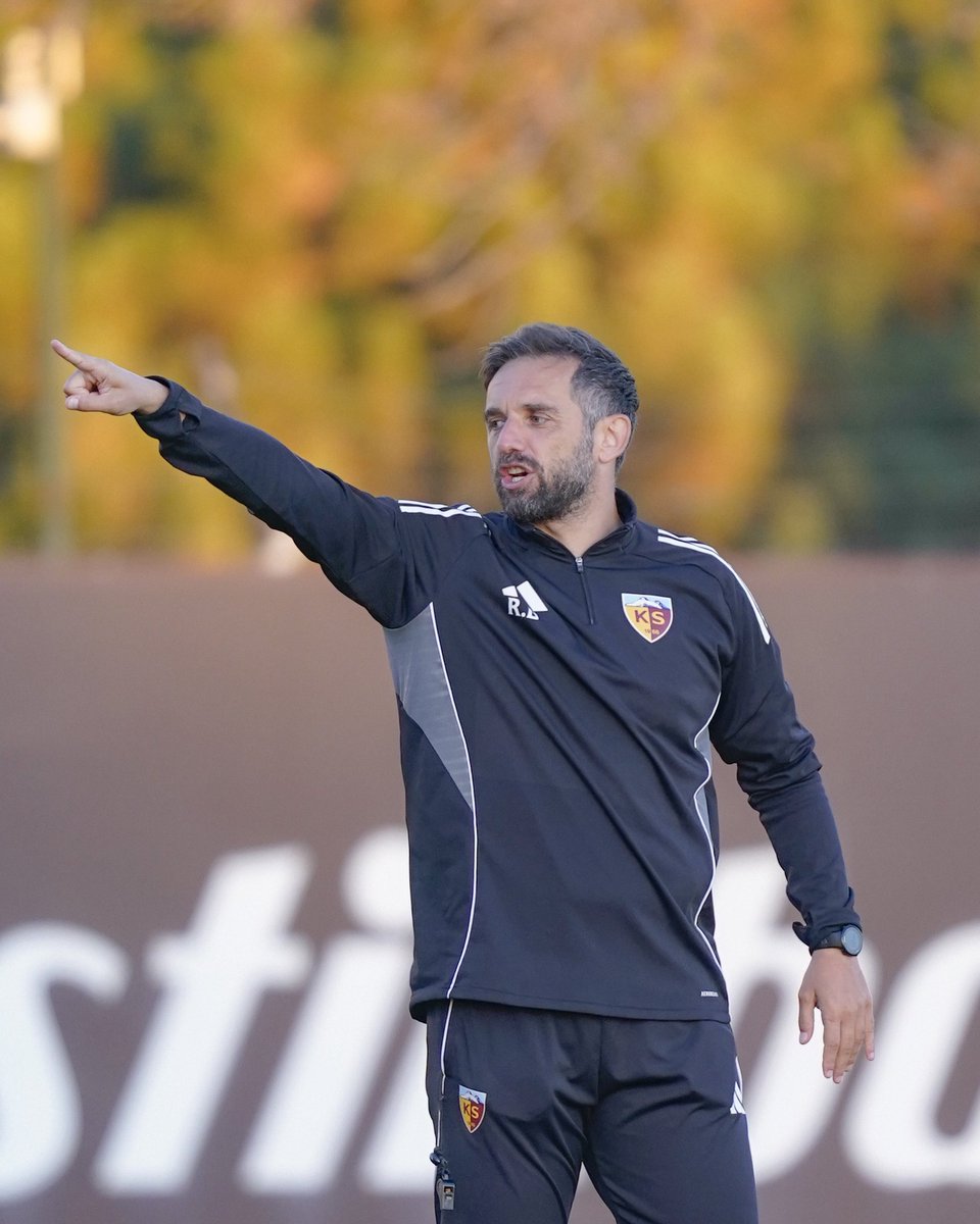 Geldiğinden beri forvetler gol atmaya başladı. Bugünde eksiklere rağmen güzel kadro çıkarmış ve Bilal’e kesik attı. Bu adam futbolu biliyor