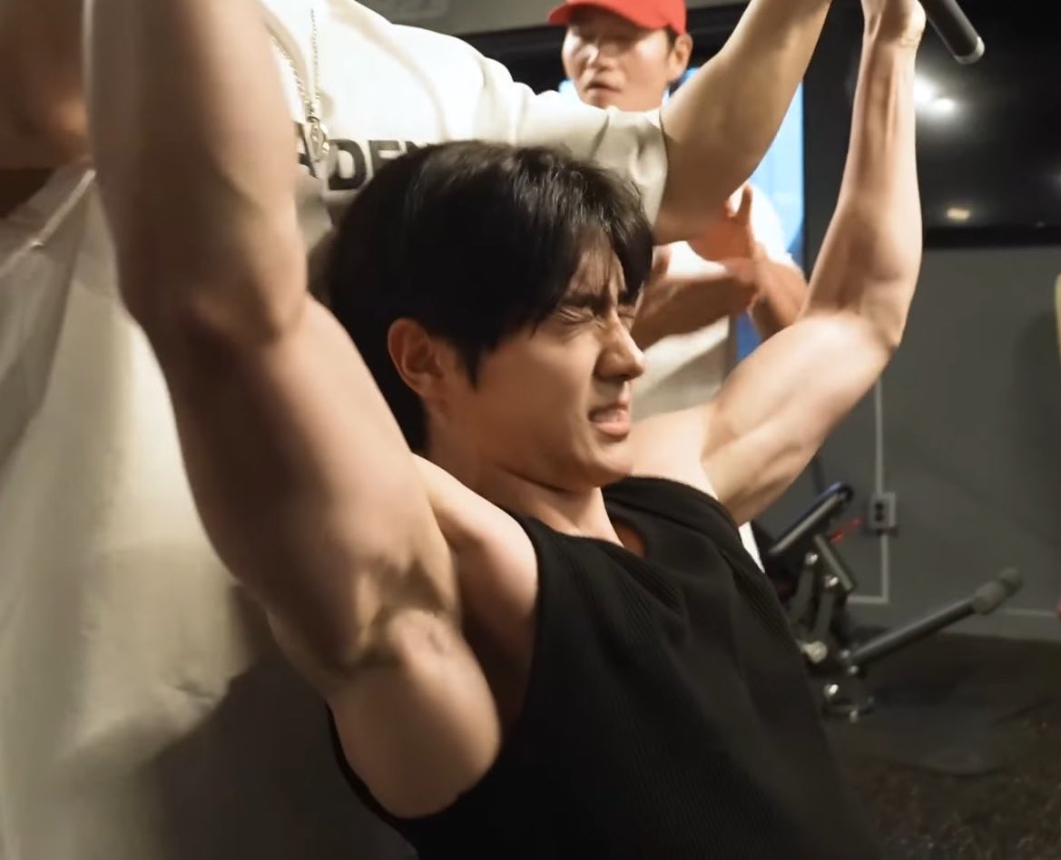 hyunjaesprite's tweet photo. baby you can’t keep doing this to me https://t.co/jQinWO6fGc