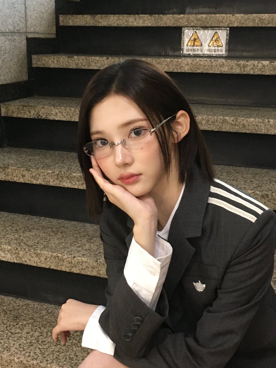 picscjiwoo's tweet photo. #JIWOO new weverse post update🖤 https://t.co/3Vuv5G5bIx
