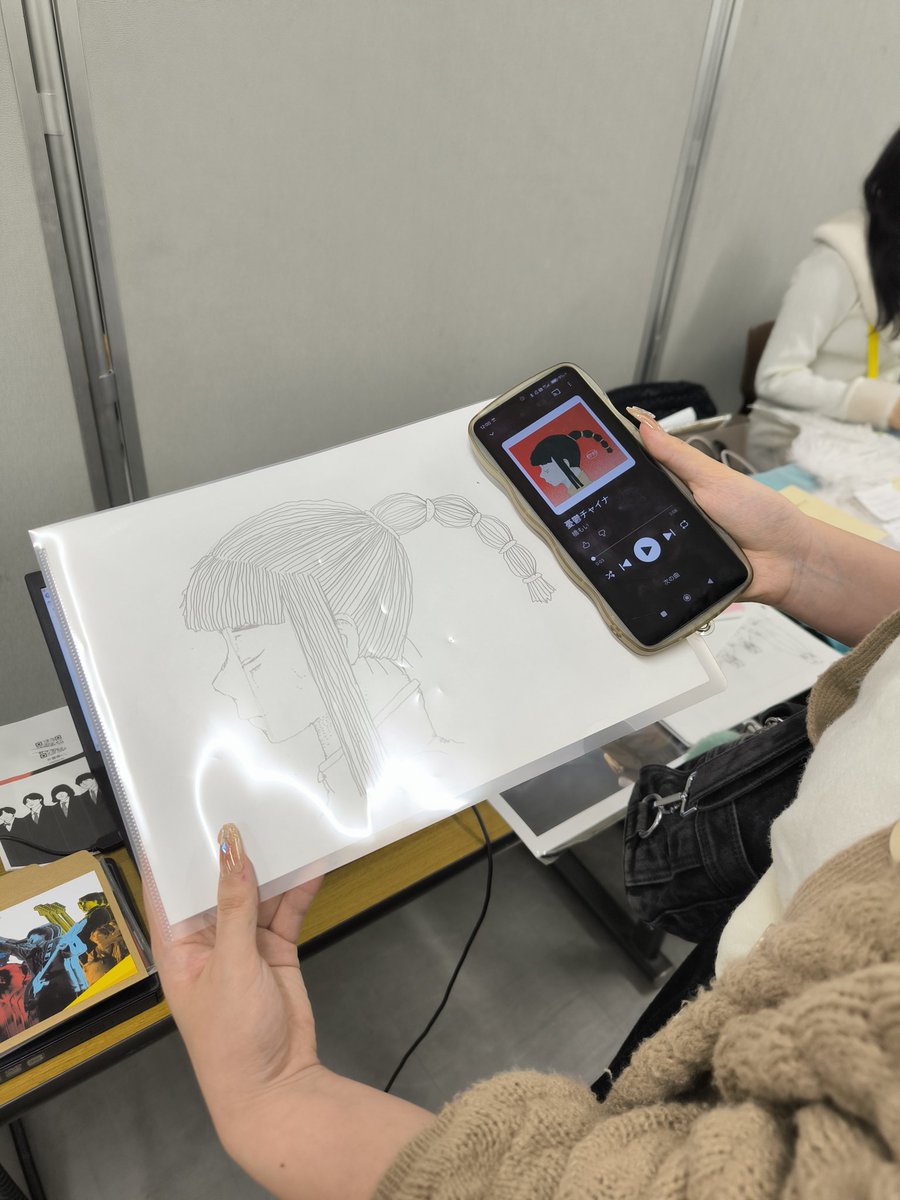 唐突な告知で申し訳ないです!!
橋もいが在学中の日藝江古田キャンパスE棟207/208にて「橋もい展」を開催しています!!

・気持ちの往来<特別版>紙ジャケCD
を600円で販売しています!!
他にもボカロ時代のイラスト原画、制作資料等盛り沢山で展示しております!!
是非!!

#音楽 #デザイン #写真 #イラスト