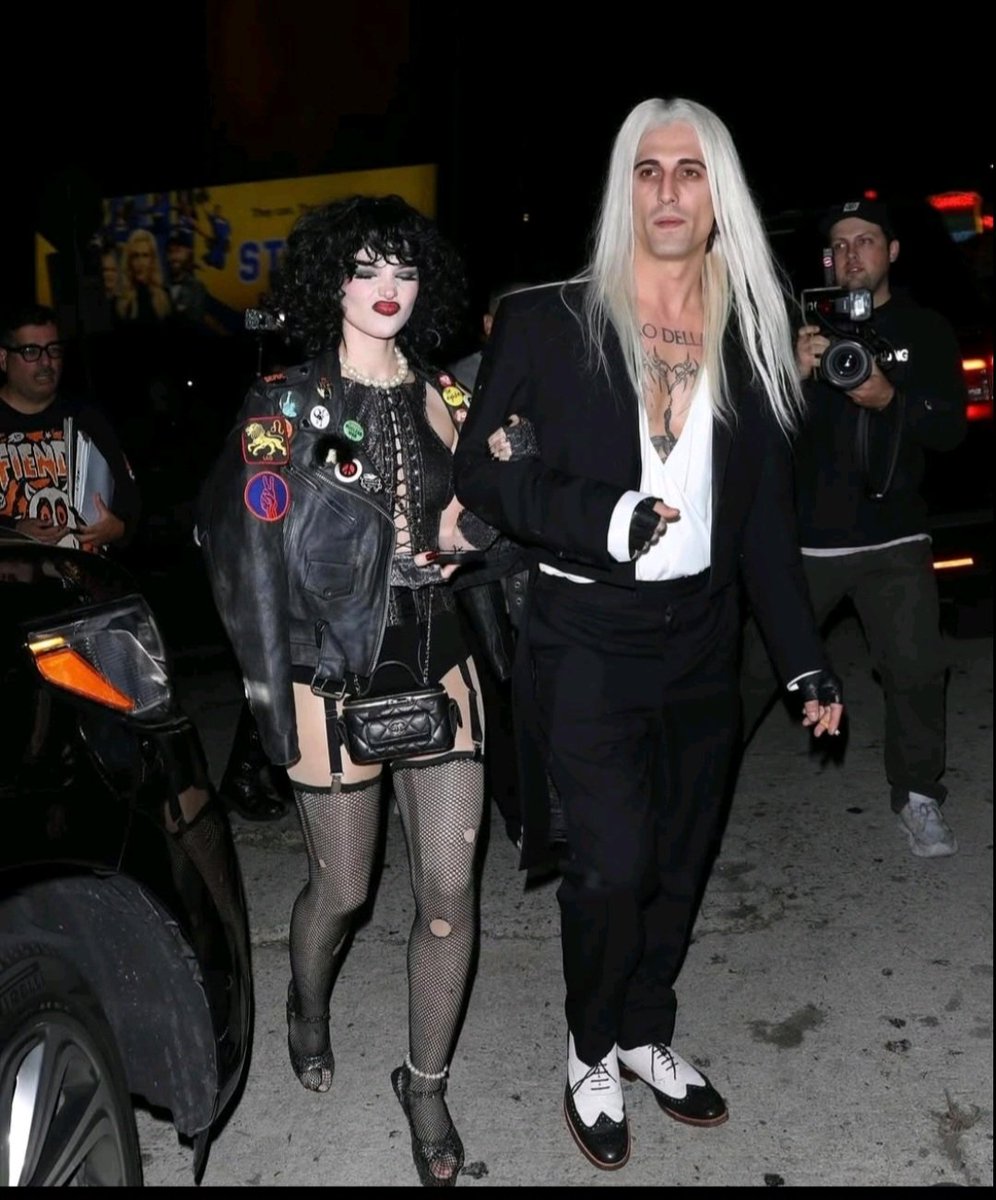 Ο άλλος ο Νταμιάνο με την αρραβωνιάρα ντύθηκαν Καρβέλας και Βίσση.
Άστε ρε Γατάκια εμείς έχουμε τους ορίτζιναλ!